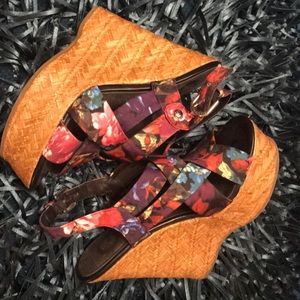 Guess wedges
